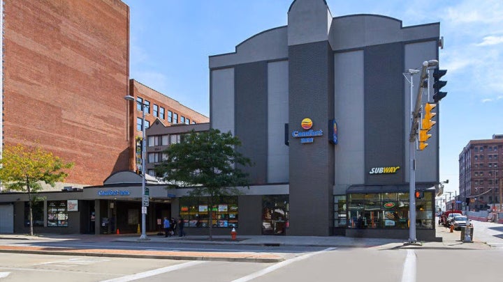 Comfort Inn hotel in Cleveland near campus
